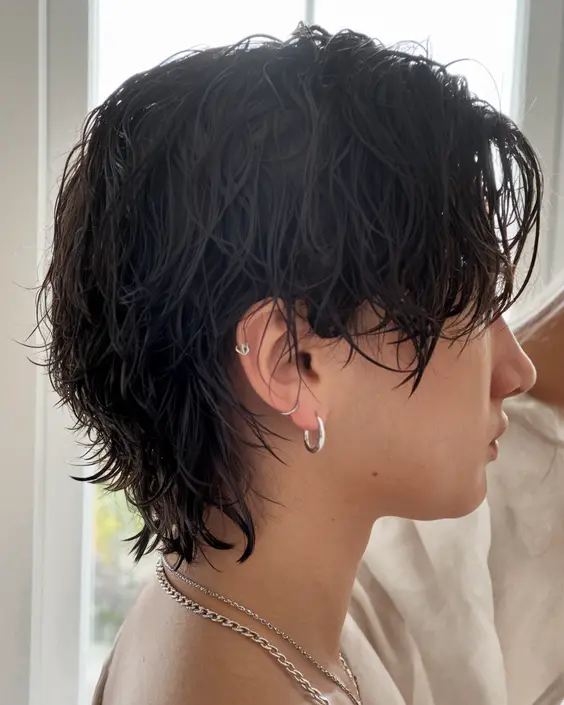 Short Spring Haircuts Ideas 2025: Stylish Pixies and Chic Bobs